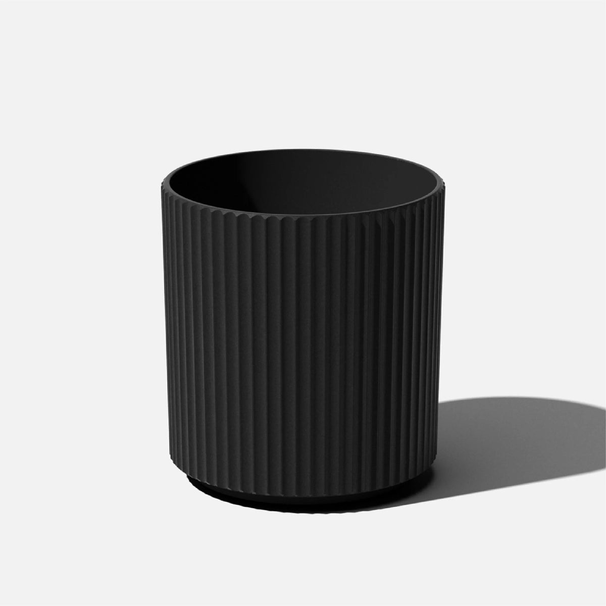 16" Plastic-Stone Planter Black M10211