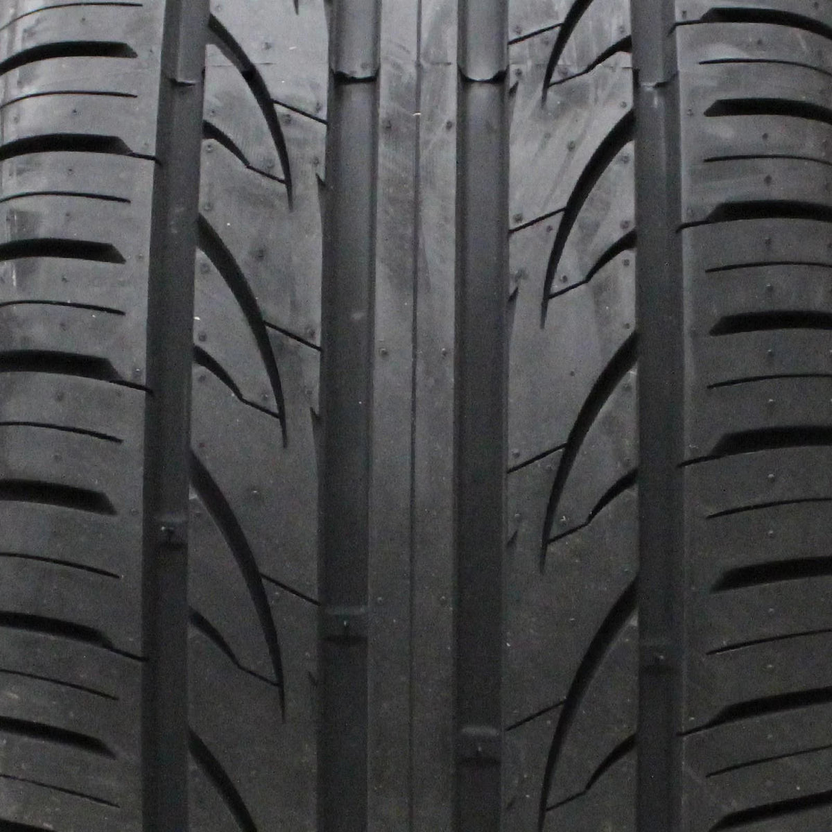 235/45ZR19 99W XL Passenger Tire S56139